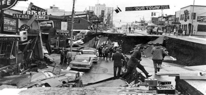 What caused the kamchatka earthquake in 1952?
